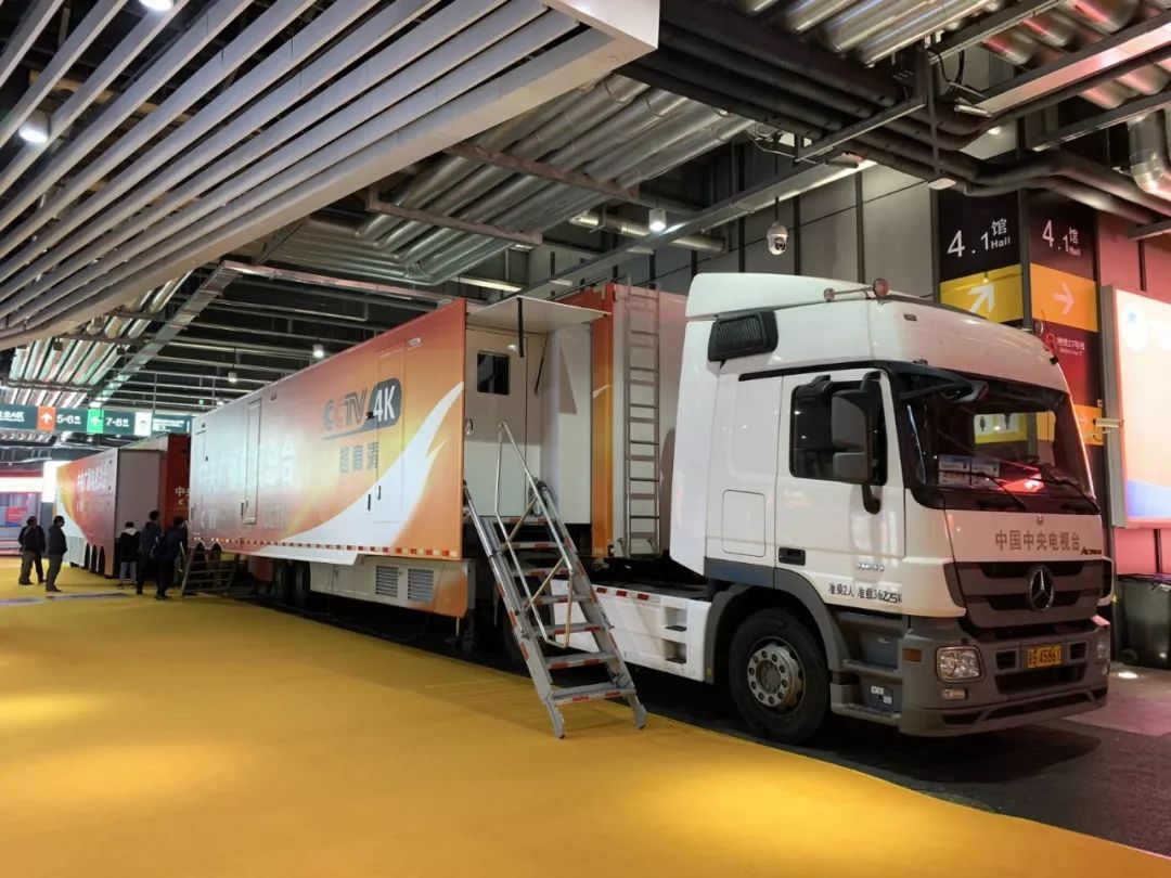 1 時(shí)政新聞眼|開幕式結(jié)束后,習(xí)近平“巡館”看了些什么?