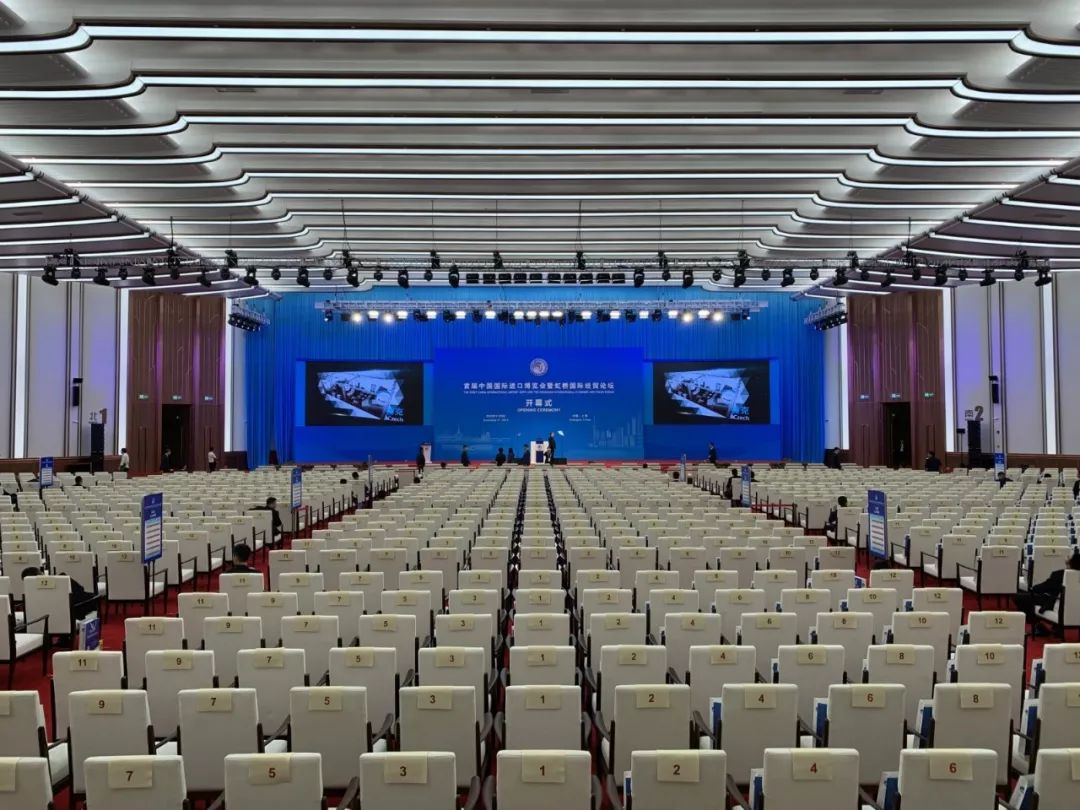 1 時(shí)政新聞眼|開幕式結(jié)束后,習(xí)近平“巡館”看了些什么?