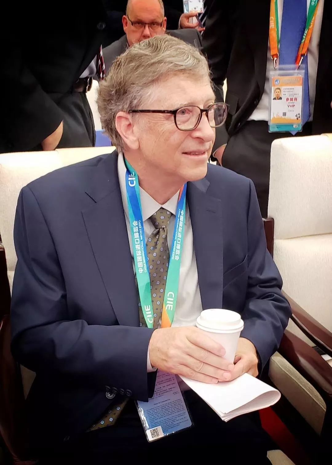 1 時(shí)政新聞眼|開幕式結(jié)束后,習(xí)近平“巡館”看了些什么?