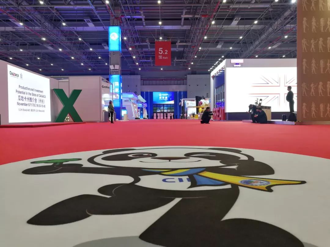 1 時(shí)政新聞眼|開幕式結(jié)束后,習(xí)近平“巡館”看了些什么?