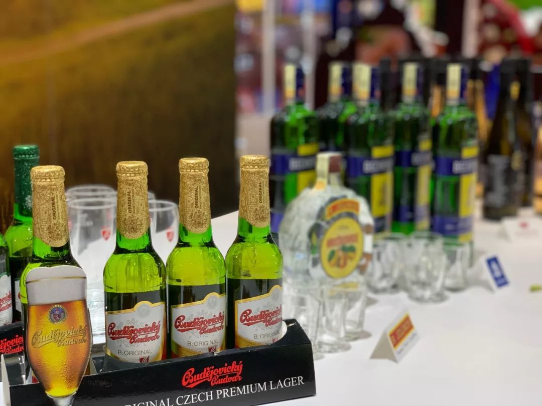 1 時(shí)政新聞眼|開幕式結(jié)束后,習(xí)近平“巡館”看了些什么?