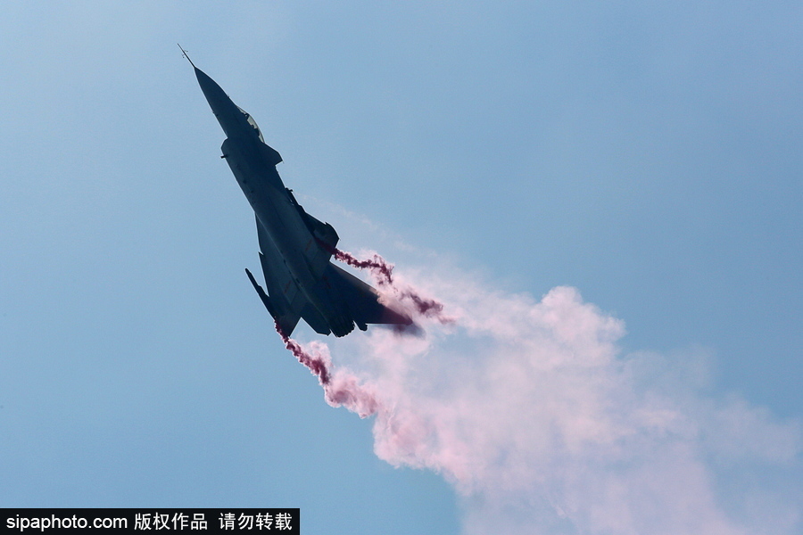 飛行表演“秀翻天”！ 珠海航展精彩瞬間不容錯過