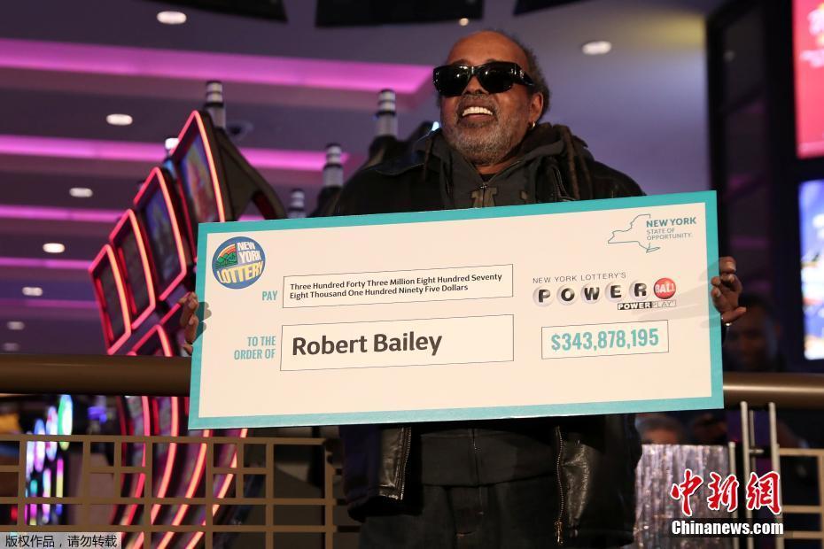 3.44億美元從天而降 美國67歲大叔贏“強力球”大獎