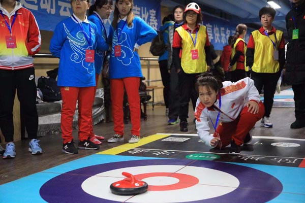 北京市第一屆冬季運動會:群眾項目冰壺比賽舉行 群眾項目比賽拉開帷幕