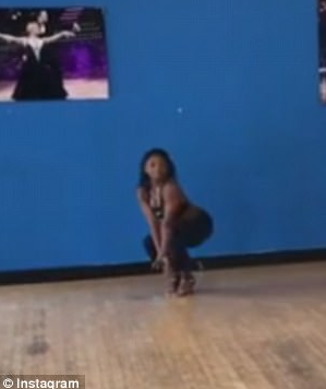 看著都疼！奧運(yùn)冠軍“腳滑”劈叉痛到叫出來(lái)