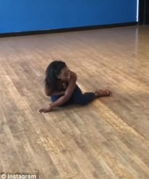 看著都疼！奧運(yùn)冠軍“腳滑”劈叉痛到叫出來