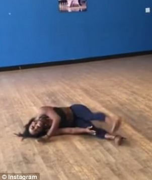 看著都疼！奧運冠軍“腳滑”劈叉痛到叫出來