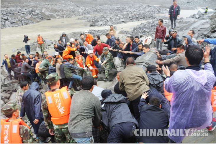 四川茂縣山體垮塌后續(xù):軍民協(xié)作搶險救援