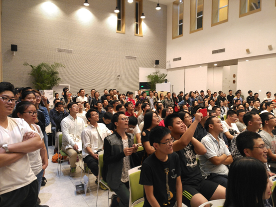 這家公司為了校招真是拼了:CEO現場freestyle滑板鞋,還請來機器