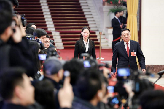 兩會圖集:在“部長通道”接受采訪的部長們