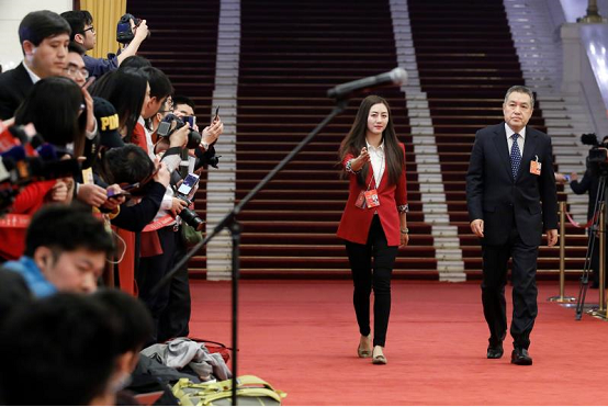 兩會圖集:在“部長通道”接受采訪的部長們