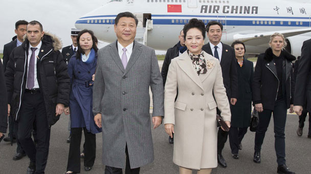 習(xí)近平抵達巴黎出席氣候變化巴黎大會