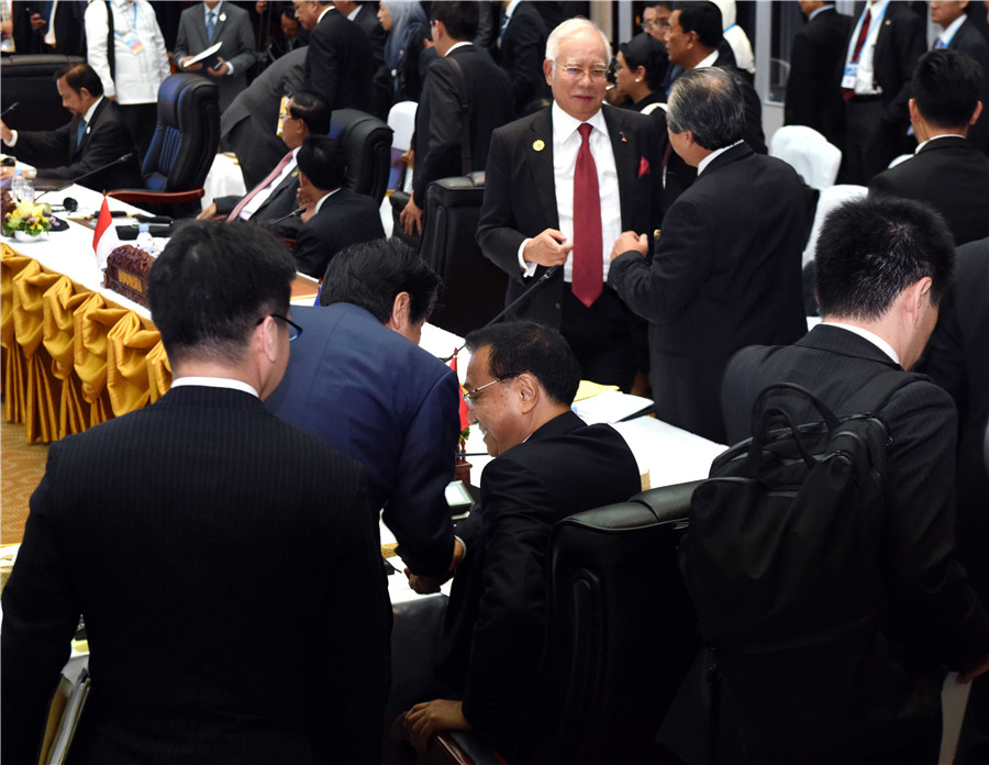 （圖集）“10+3”會議上李克強(qiáng)總理的幾個瞬間