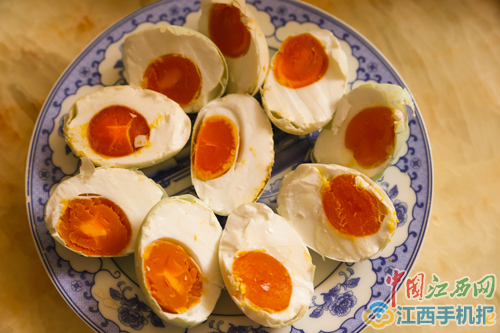 【網(wǎng)絡(luò)媒體走轉(zhuǎn)改】瑞金點(diǎn)燃農(nóng)村扶貧火把 農(nóng)民增收駛?cè)肟燔嚨?/></p>

<p align=