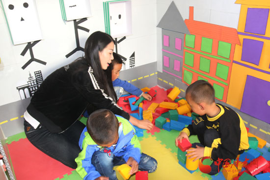 【網絡媒體走轉改】行走紅色南梁 朗朗書聲中看教育扶貧啟智民族未來(組圖)