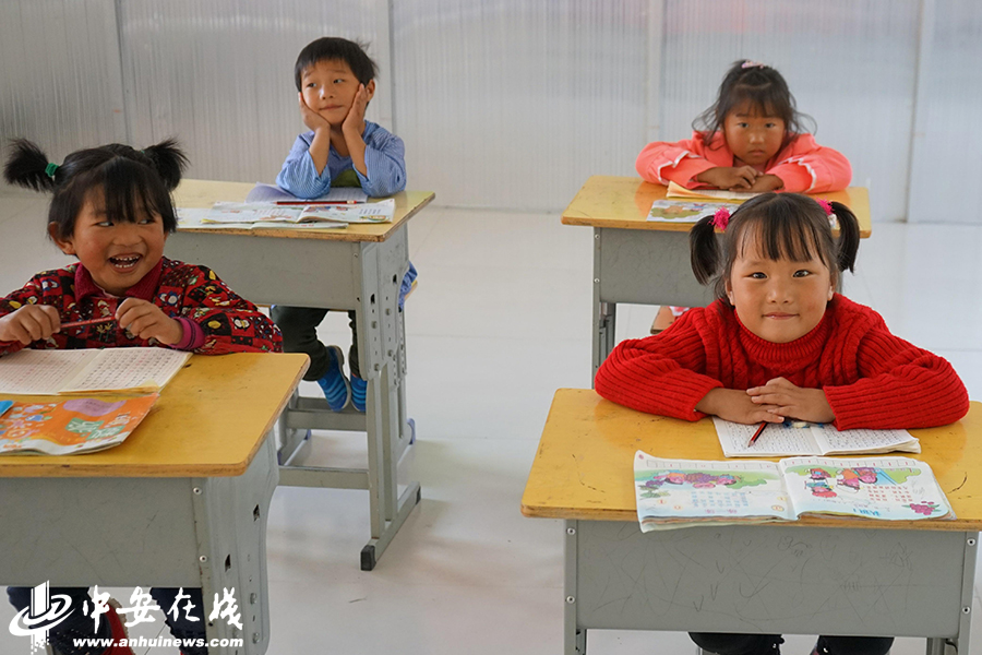 笑一笑 拍個照 俺們不再是貧困戶！——金寨縣迎河村的22張燦爛笑臉