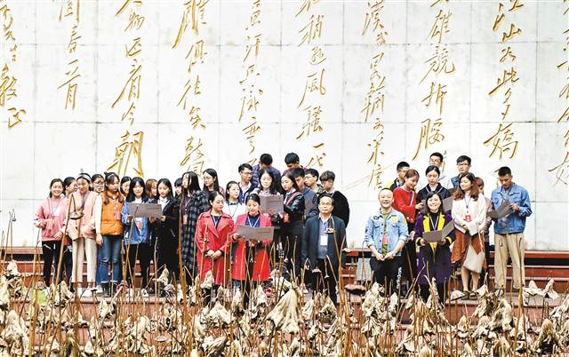 【領(lǐng)航新征程】重慶高校用榜樣宣講、翻譯比賽、微課堂比賽等創(chuàng)新形式宣講十九大精神 讓十九大精神浸潤高校學(xué)子心