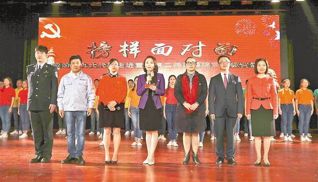 【領(lǐng)航新征程】重慶高校用榜樣宣講、翻譯比賽、微課堂比賽等創(chuàng)新形式宣講十九大精神 讓十九大精神浸潤高校學(xué)子心