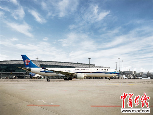 【十九大精神進央企】機務(wù)工程師劉宇輝:做一名飛機的遠程“聽診人”